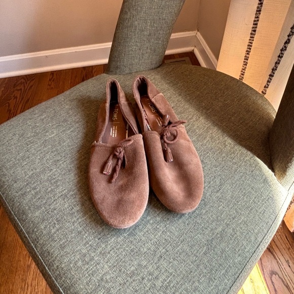 Toms size 7 Brown Suede Moccasins - Picture 2 of 7